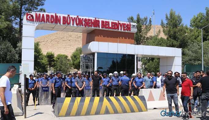Kurduğu şirkete milyonluk ihale bağlayan kayyım müdürü görevden alındı
