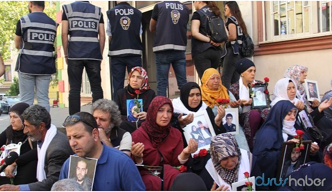HDP binası önünde devlet tiyatrosu!