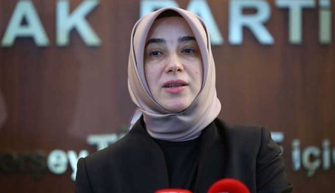 AKP'li Özlem Zengin'in çıplak arama yanıtı: Onurlu, ahlaklı kadın açıklamak için bir sene beklemez
