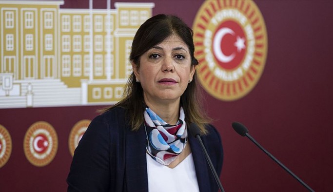 Beştaş'tan Erdoğan'a kongre tepkisi: Lebaleb dolu görüntüyle, büyük bir mutlulukla bu nasıl anlatılabilir?