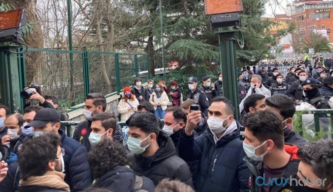 Boğaziçi Üniversitesi önündeki protestoya polis müdahalesi: Gözaltılar var