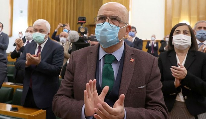 Enis Berberoğlu, 8 ay sonra yeniden Meclis'te: Ne yapacaklar, sehpa kurup asacaklar mı beni?