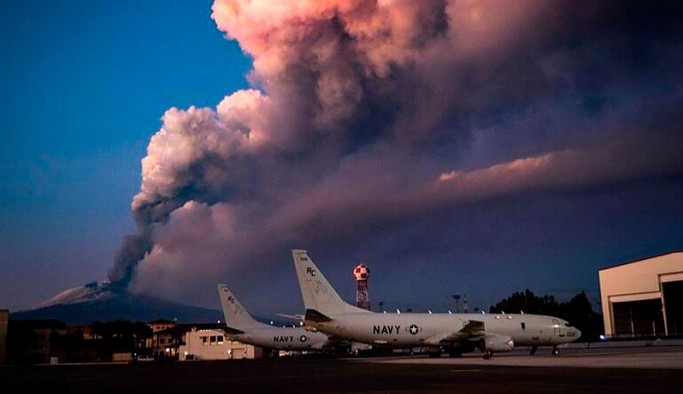 Etna Yanardağı bir kez daha patladı