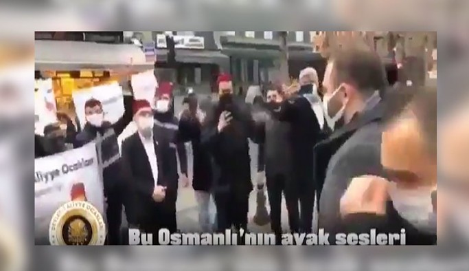 Fesli grup, 2. Abdülhamit'in torununu 'şehzade' ilan edip törenle karşıladı