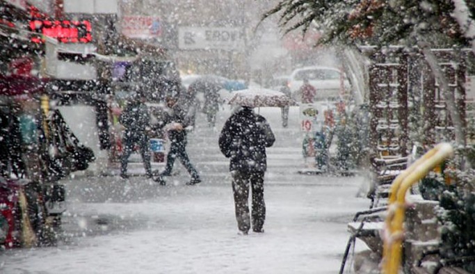 İstanbul'da kar yağışı etkisi arttı, sıcaklıklar düşecek