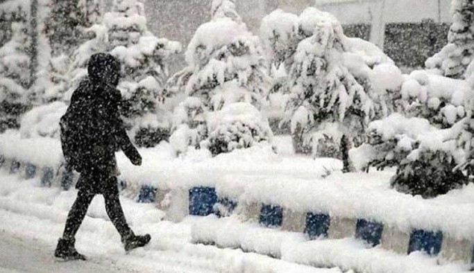 İstanbul'un da aralarında olduğu çok sayıda ilde kar nedeniyle eğitime ara verildi