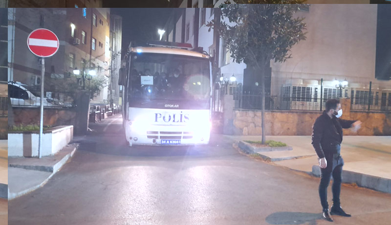 Kadıköy'deki Boğaziçi protestolarında gözaltına alınan 61 kişi adliyeye sevk edildi