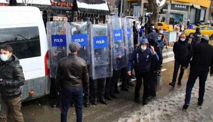Kadınlar 'saklı kalmayacak' dedi, taciz ve şiddet eylemlerinin faili olan polisleri ifşa etti