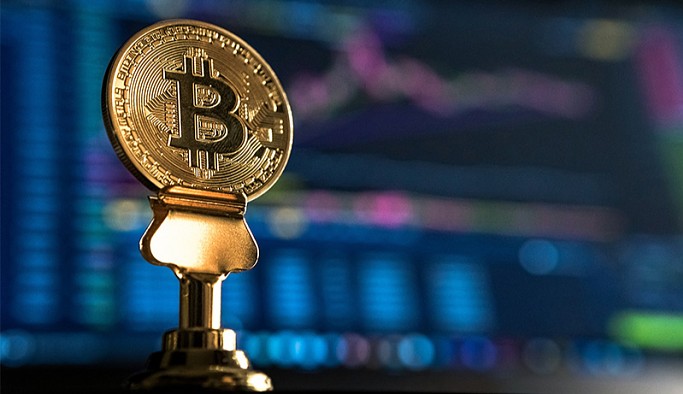 Kripto parada dalgalanma sürüyor: Bitcoin'in piyasa değeri 1 trilyon dolara ulaştı