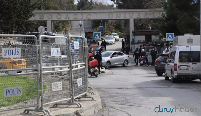 Polis, Boğaziçi Üniversitesi önünde GBT sorgusu yapıyor