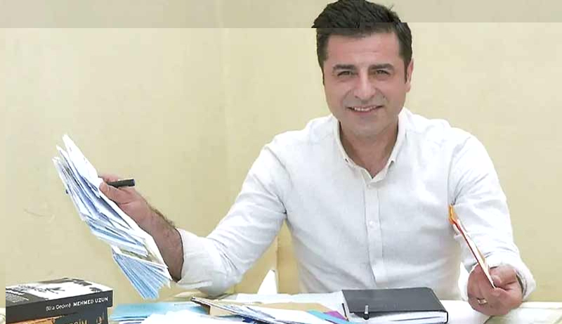Savcı ceza istedi, Demirtaş 'suç duyurusunda bulunacağım' dedi