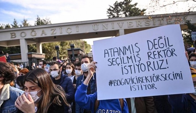 'Savcının iddia etmediği, hâkimin karar vermediği örgüt üyeliğine Soylu ve Altun nasıl karar veriyor?'