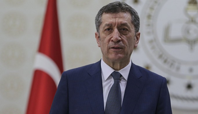 Selçuk: Tüm sınıflarda tam zamanlı yüz yüze eğitim kısa vadede mümkün değil