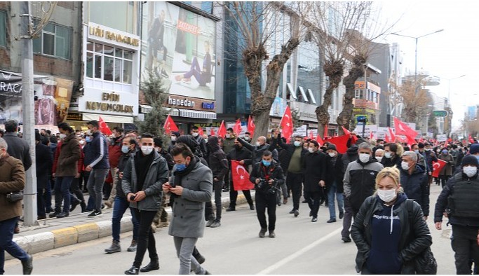 Van Valisi kendi yasağını tanımadı