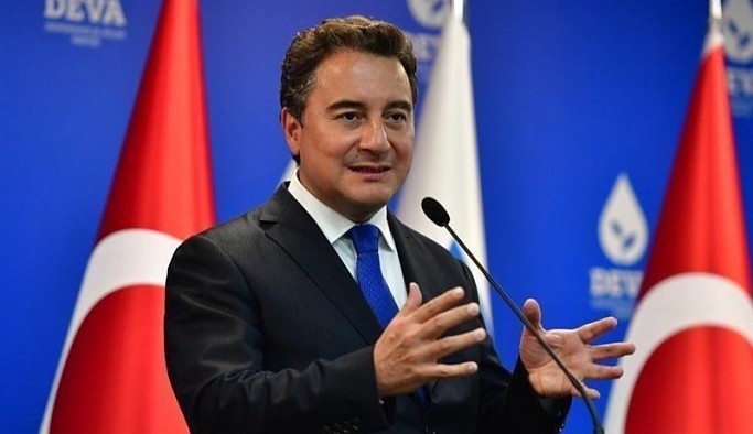 Babacan: Ülkeyi yönetenler sağlık çalışanlarıyla kavgaya tutuştu