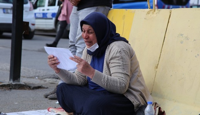 Emine Şenyaşar: Ölsem de buradan kalkmayacağım