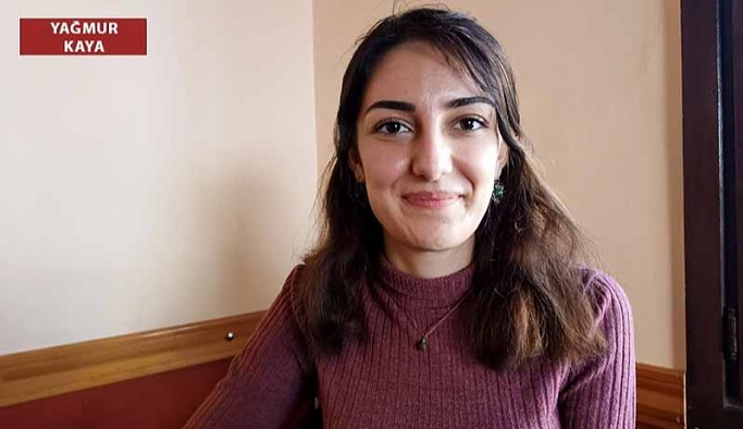 Ev hapsini reddedip Feminist Gece Yürüyüşü'ne geldi: Bugün katledilen kadınların isyanını kuşanıyoruz
