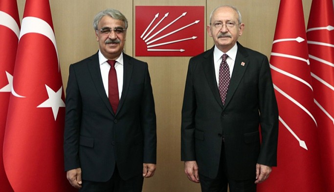 Kılıçdaroğlu, Mithat Sancar'ı aradı: Gelişmeler ülkede bir kez daha demokrasi olmadığını göstermiştir