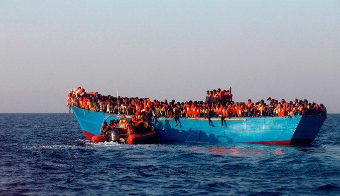 Libya açıklarında mülteci gemisi battı: 60 kişi hayatını kaybetti