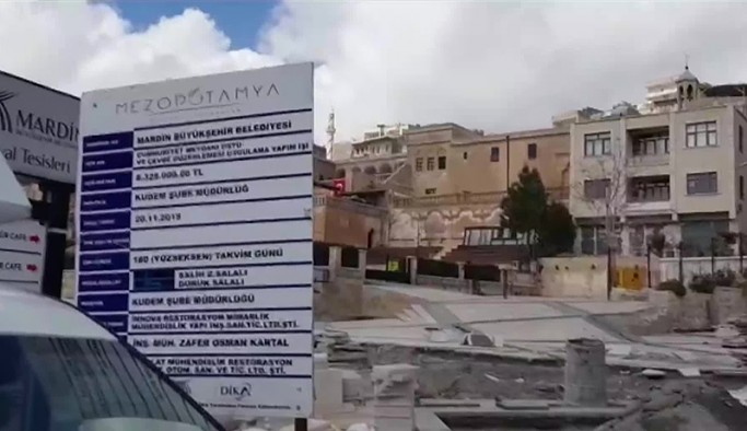 Mardin'de eski kayyımın diktiği direkleri yeni kayyım söküyor