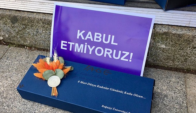 Melih Bulu'nun 8 Mart çikolataları iade edildi