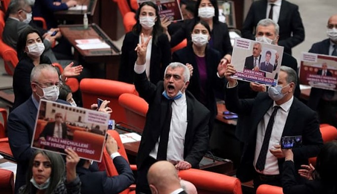 Oya Baydar: Elma dersem çık, armut dersem saklan ey muhalefet