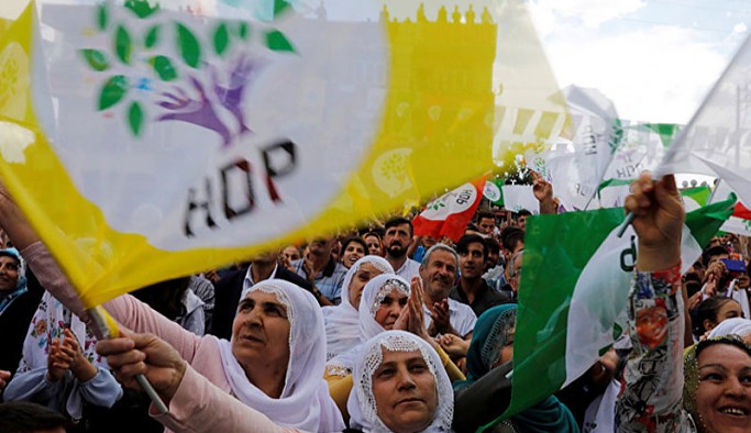 Selvi: AK Parti'de HDP'ilerin dokunulmazlıklarının kaldırılması konusunda toptancı bir yaklaşım var