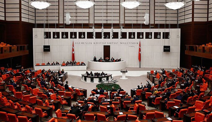 TOKİ’nin Ermeni ve Katolik mezarlığı alanında başlattığı inşaat Meclis'e taşındı