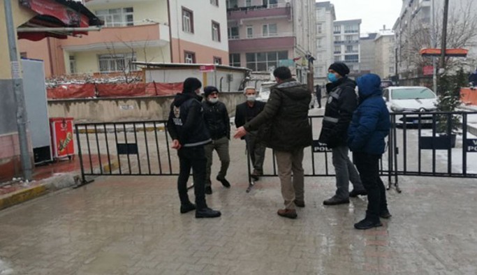 Van'da HDP binasının bulunduğu sokak tekrar kapatıldı