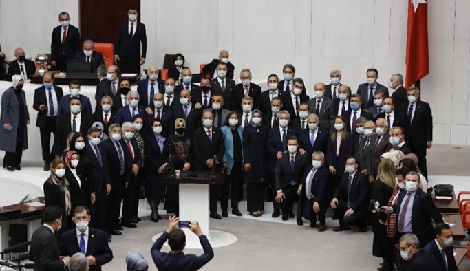 AKP'yle ilgili 'yargı ve dokunulmazlık' raporu hazırlandı