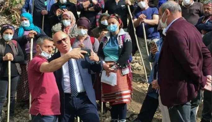 CHP'li Tanal, İkizdere direnişine katıldı, kadınlarla türkü söyledi