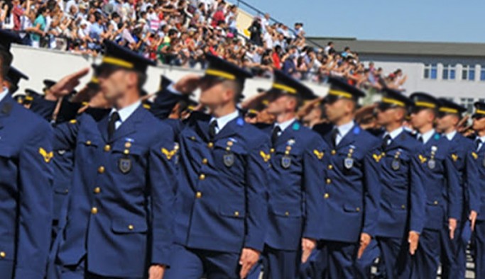 TSK'de bu kez de 'yeşil takkeliler': Zikir çekip, ayrı namaz kıldılar