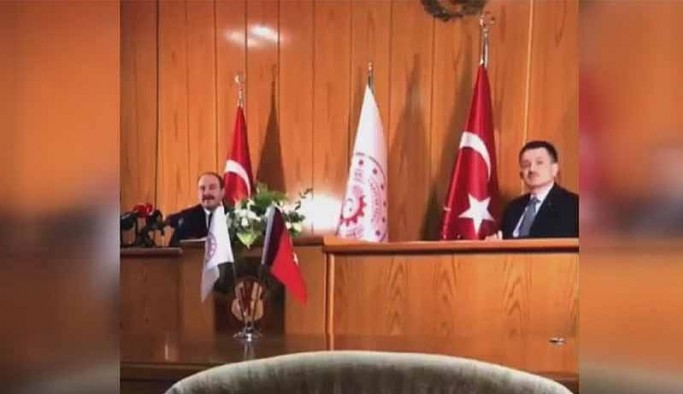 AA muhabirinden bakanlara 'Soylu' sorusu: Bu maskeli balodan utanıyorum sizlerin çocuklarınız yok mu?
