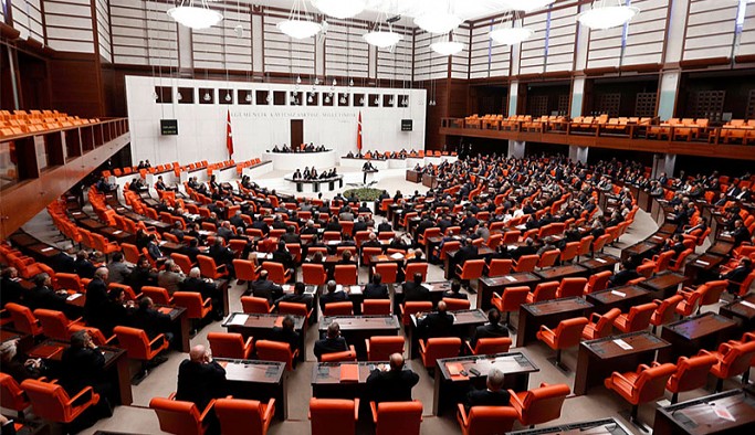 Borç yapılandırmasını içeren AKP'nin yeni kanun teklifi TBMM'ye sunuldu