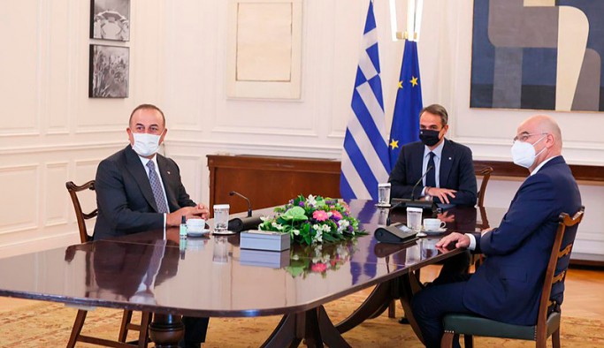 Çavuşoğlu, Yunanistan'da Miçotakis'le görüştü