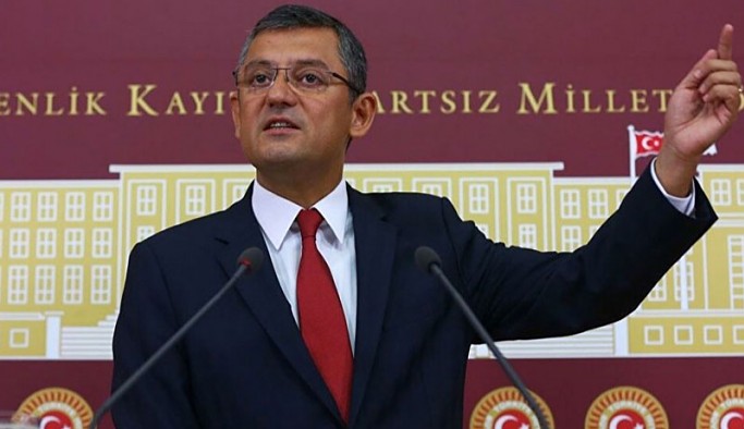 CHP'li Özel'den 'cüppe ve takkeli amiral' tepkisi: 15 Temmuz'dan ders alınmadığının kanıtı