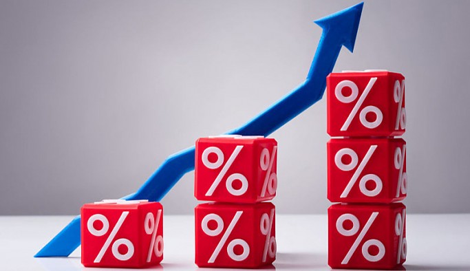 Dolar haftaya 8.30 seviyesinin üzerinde başladı: Nisan ayı enflasyon verisi izleniyor