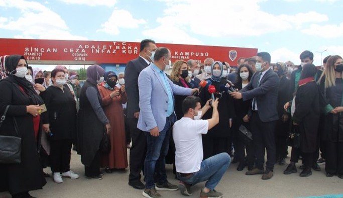 Erdoğan'ın yardımcısı Kobane Davası'nın mahkeme heyetine 'başarılar' diledi