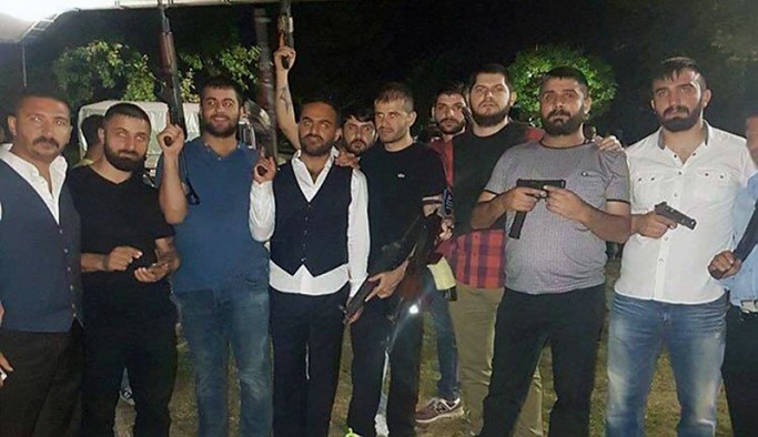 Erk Acarer açıkladı: Kim bu Ankara abileri?