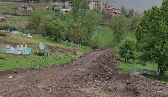 Eski Beytüşşebap kayyımına özel mezarlıktan evine yol geçirdiler