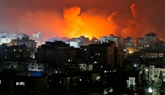 İsrail'in gece yarısı saldırılarında 8 kişi hayatını kaybetti