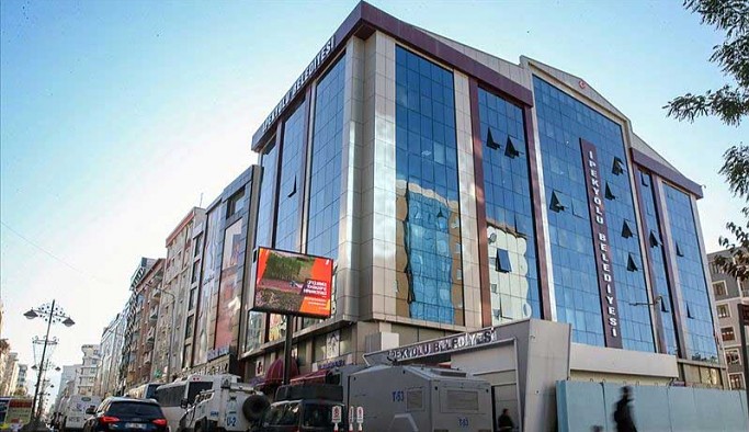 'Kaymakamın karşısında neden ayağa kalkmadın' gözaltısı