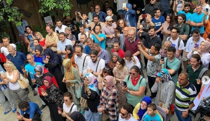 Aşı karşıtları İstanbul'da miting yaptı