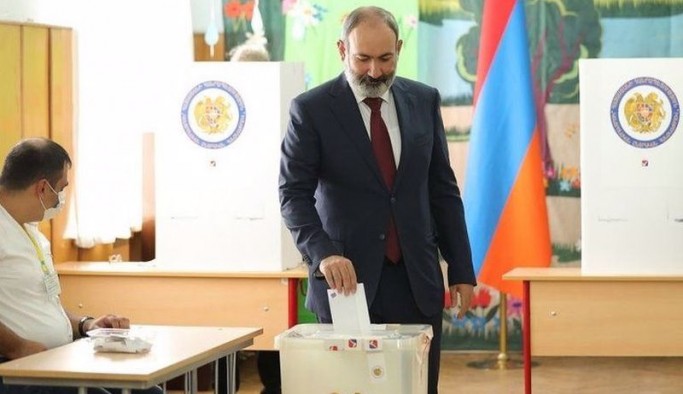Ermenistan'daki erken parlamento seçimlerinde Paşinyan'ın partisi ilk sırada