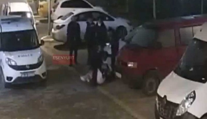 İstanbul'da bir kadın polisler tarafından yere yatırılarak darp edildi