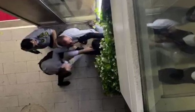 İstanbul'da özel güvenlik, kimlik sorma yetkilerinin olmadığını söyleyen genç doktora saldırdı