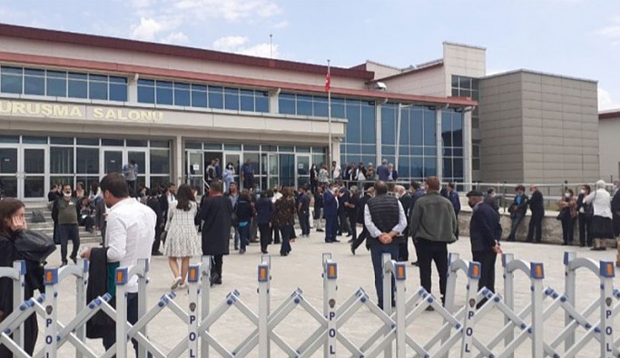 Kobanê Davası duruşması avukatların itirazlarıyla başladı: Bizi susturarak bunları engellemeyin
