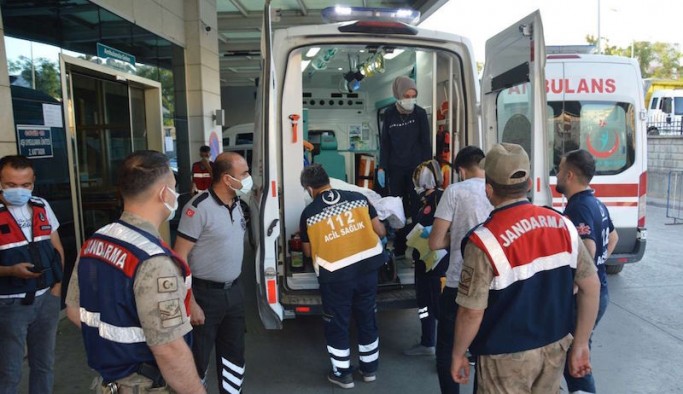 Mülteci kamyonuna jandarma ateş açtı: 2 kişi öldü, 10 kişi yaralandı