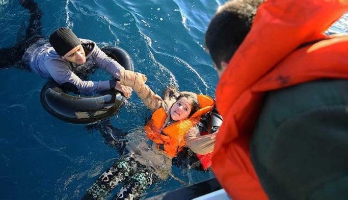 Akdeniz'de mültecilerin bulunduğu bot alabora oldu: En az 43 kişi hayatını kaybetti