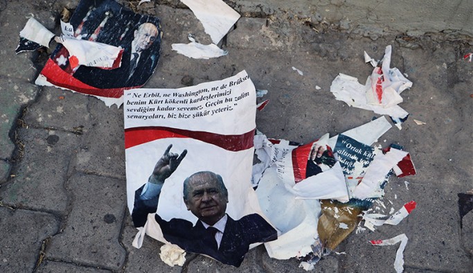 Bahçeli’nin afişleri Diyarbakır'dan sonra Batman’da da söküldü